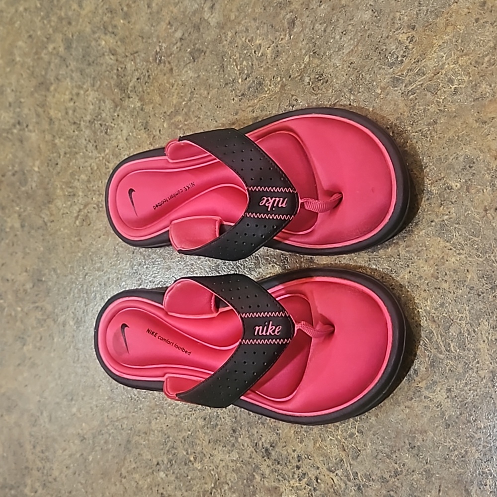 NIKE MEMORY FOAM SANDALS!!